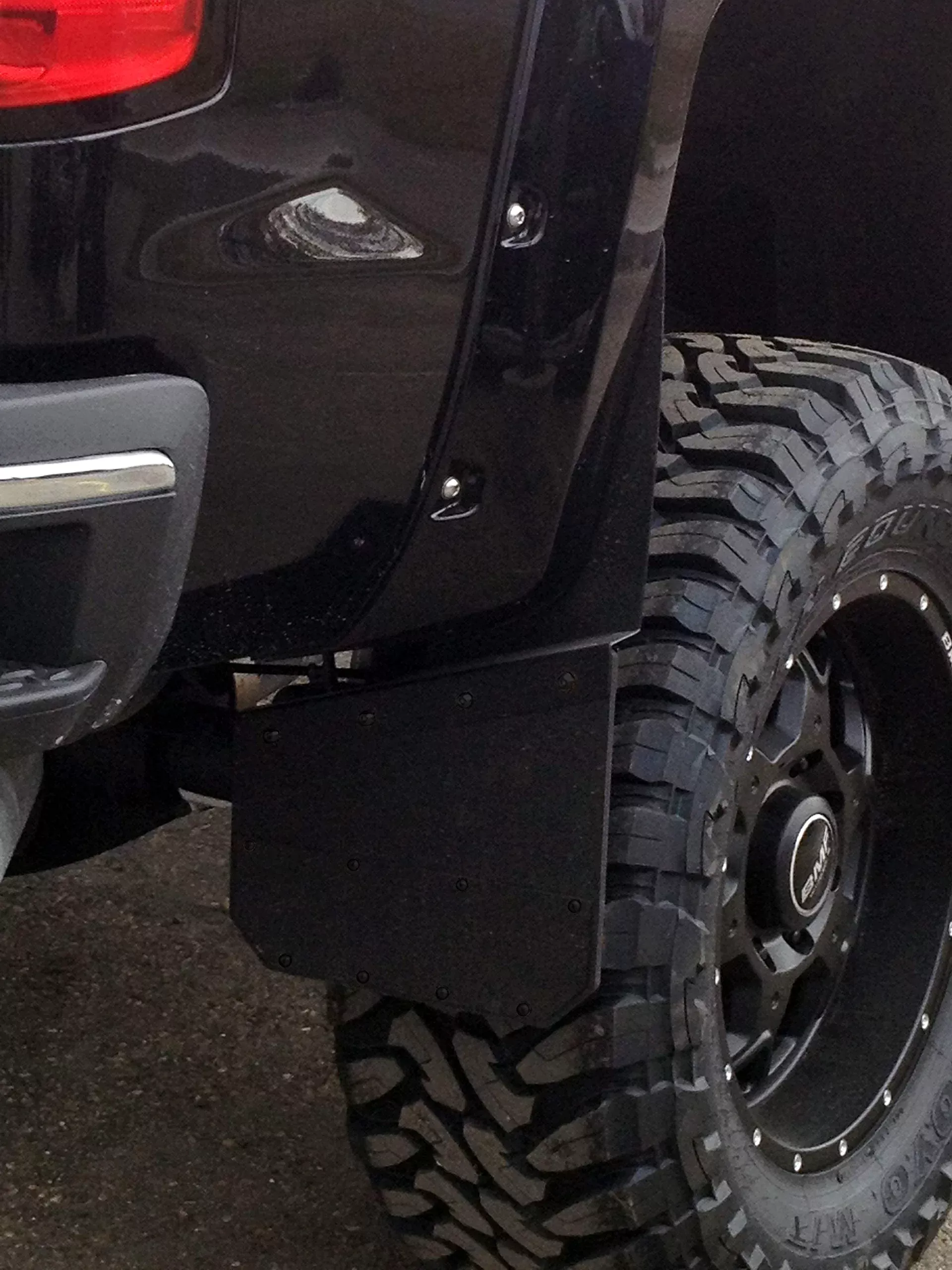 Enthuze Kickback Black Out Mud Flaps with Hardware
